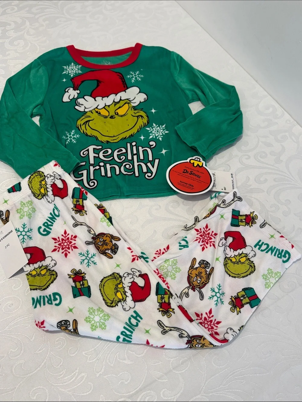 🎄Feelin' Grinchy Green Kids Pajama Set. Size 4